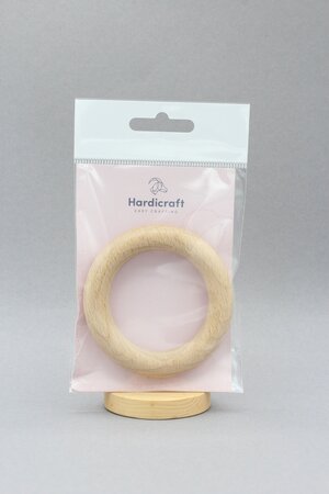 Hardicraft houten ring van ca. 12 mm dikte, diameter 7 cm.